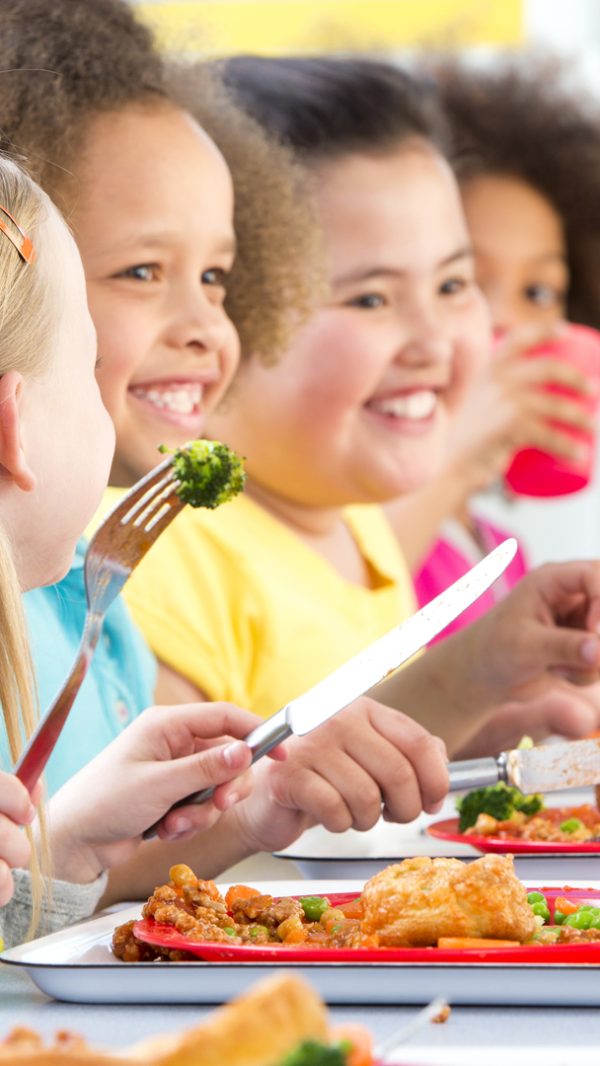 health-wellness_health-centers_children_promoting-healthy-school-lunches_2716x1810_42849056
